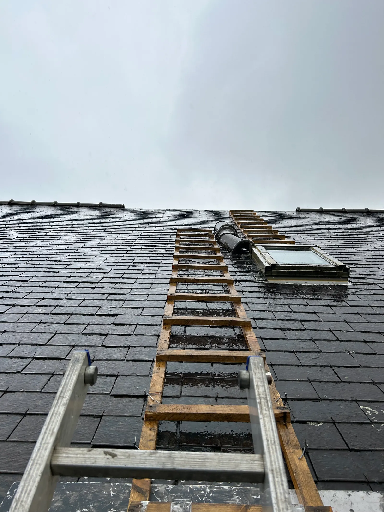 Photographie de travaux de toiture réalisés par Service du Pays
