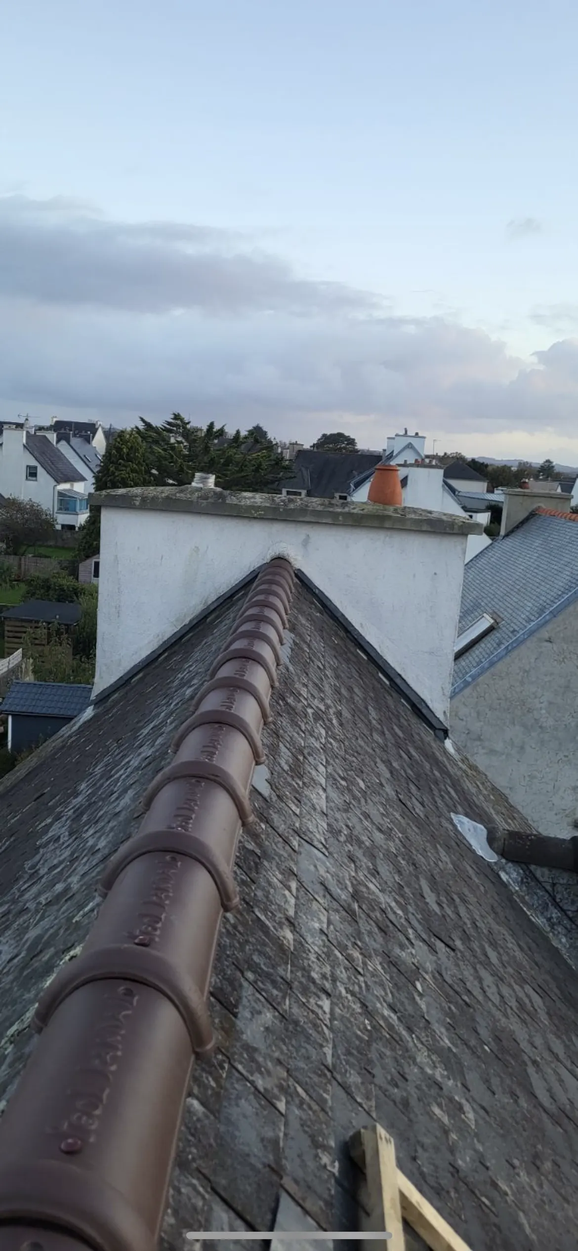 Photographie de travaux de toiture réalisés par Service du Pays