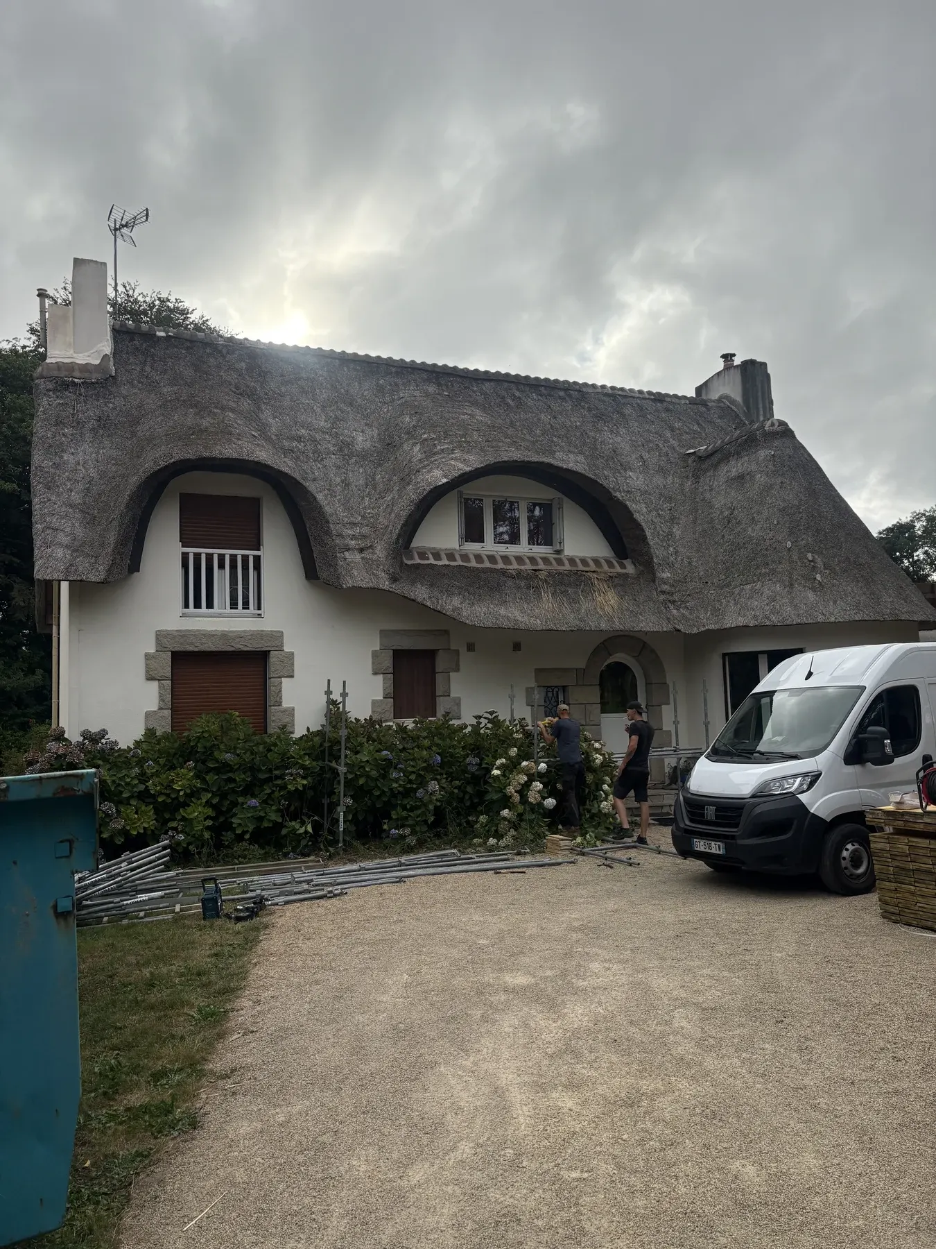 Toiture présentée avant ou après des travaux de réfection